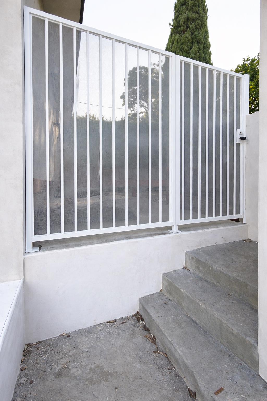 Modern Brown Metal Gate Door With Fixed Panel Custom Steel Outdoor Entry Gate With Mesh Privacy Screen For Side Yard