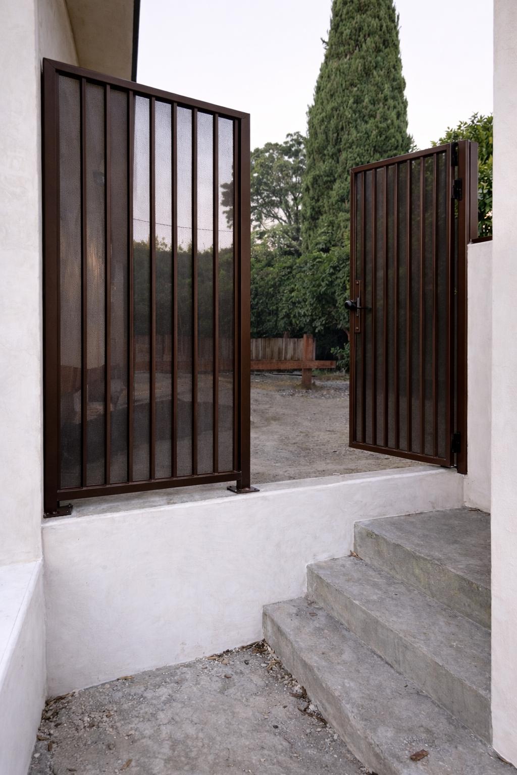 Modern Brown Metal Gate Door With Fixed Panel Custom Steel Outdoor Entry Gate With Mesh Privacy Screen For Side Yard